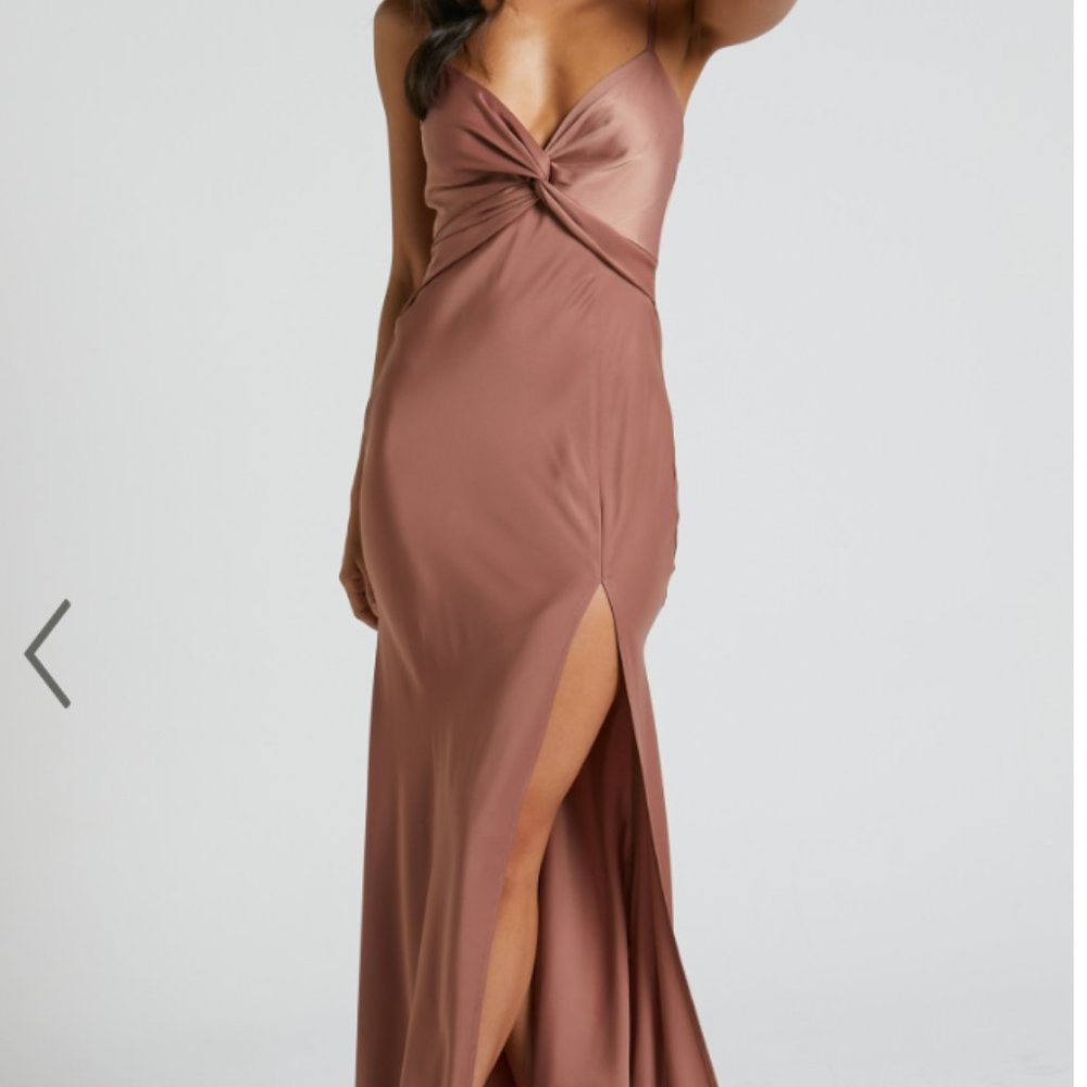 Showpo GEMALYN MAXI DRESS - TWIST FRONT THIGH SPLIT DRESS